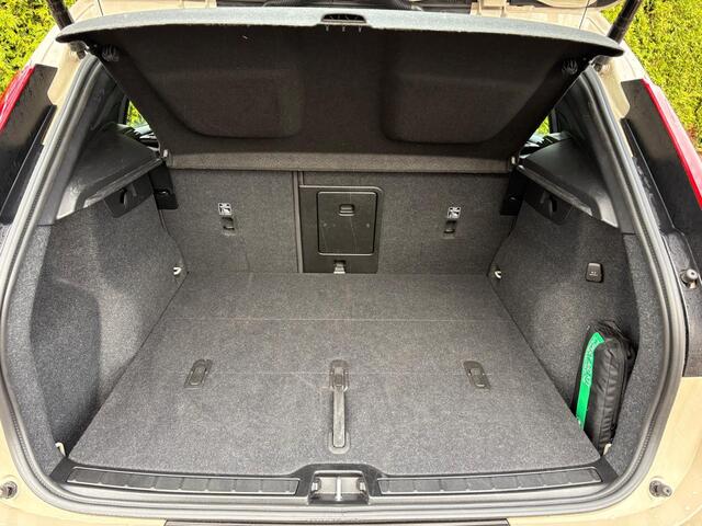 Volvo XC40 B4 Plus Dark | Harman/Kardon | Trekhaak | Elektrisch Verstelbare stoelen |