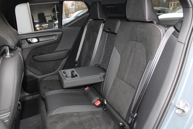 Volvo XC40 Recharge Pro | 360 graden camera | Elektrisch verstelbare stoelen | All Season banden