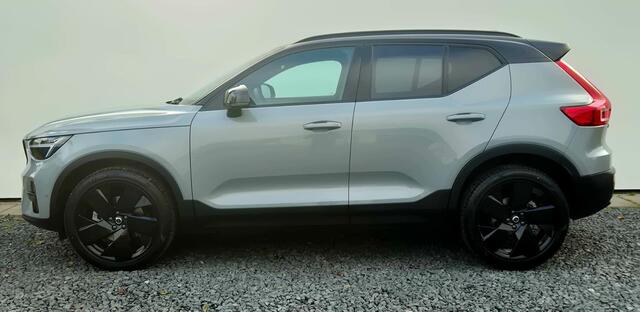Volvo XC40 2.0 B3 Ultra Black Edition MY 2026 - 2" Wielen - Panoramadak - Harman Kardon Audio - 360 Cam - Alarm - Climate - Privacy Glass - R980 Interieur - Two Tone - Drive assistance