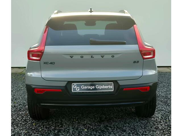 Volvo XC40 2.0 B3 Ultra Black Edition MY 2026 - 2" Wielen - Panoramadak - Harman Kardon Audio - 360 Cam - Alarm - Climate - Privacy Glass - R980 Interieur - Two Tone - Drive assistance