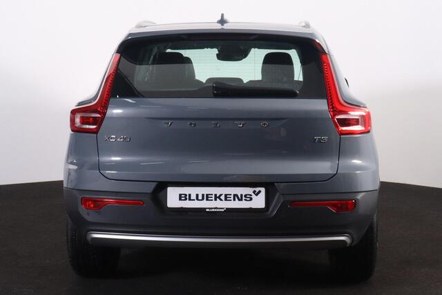 Volvo XC40 T3 Momentum Pro - Verwarmde voorstoelen, stuur & achterbank - Parkeersensoren achter - Cruise control - Standkachel - 18' LMV