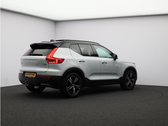 Volvo XC40 T5 Twin Engine R-Design / Pan. dak / Trekhaak / 360 camera / Harman Kardon / Stoelverwarming