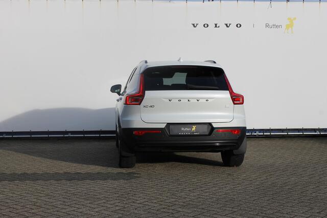 Volvo XC40 T4 211PK Autm. Plug-in hybrid Plus Dark Semi elektrisch wegklapbare trekhaak / Elektrisch bedienbare bestuurdersstoel met geheugen / Harman Kardon Audio