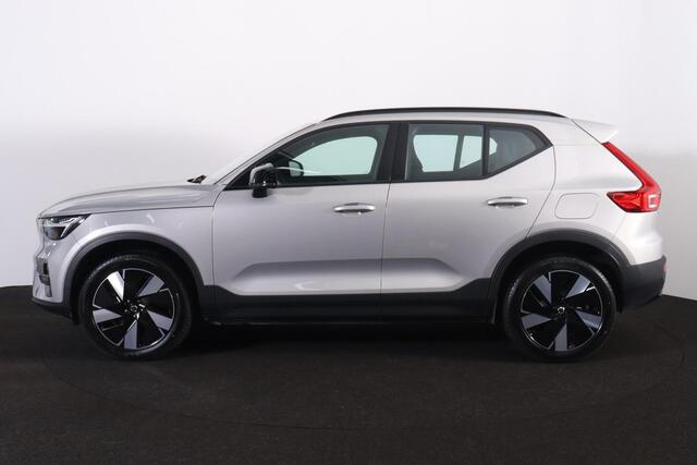 Volvo XC40 Extended Range Plus 82 kWh - IntelliSafe Assist & Surround - Parkeercamera achter - Verwarmde voorstoelen & stuur - Parkeersensoren voor & achter - Draadloze tel. lader - Warmtepomp - 19' LMV