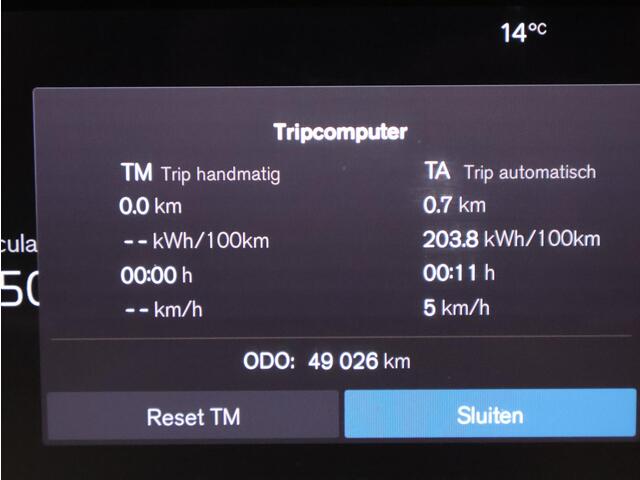 Volvo XC40 Recharge P8 AWD R-Design / Trekhaak / Panoramadak / Lederen Bekleding / 20" Wielen / Stoel+Stuurverwarming / All-Season Banden /