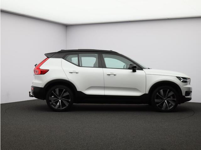 Volvo XC40 Recharge P8 AWD R-Design / Trekhaak / Panoramadak / Lederen Bekleding / 20" Wielen / Stoel+Stuurverwarming / All-Season Banden /