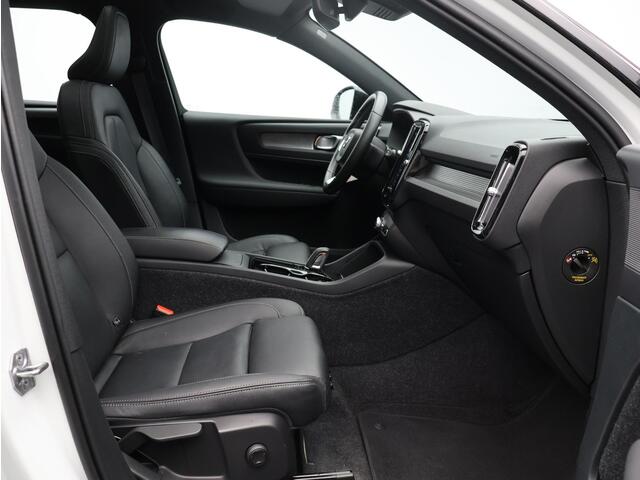 Volvo XC40 Recharge P8 AWD R-Design / Trekhaak / Panoramadak / Lederen Bekleding / 20" Wielen / Stoel+Stuurverwarming / All-Season Banden /