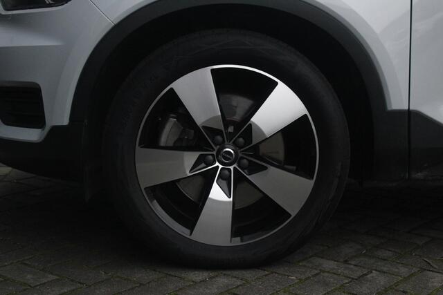 Volvo XC40 1.5 T5 Twin Engine Momentum Pro | Panorama-dak| Trekhaak | Memory | Adaptieve Cruise | 360 camera | Voorstoelen verwarmd