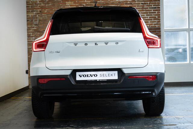 Volvo XC40 T5 Recharge R-Design | Panoramadak | Stoelverwarming | Adaptive Cruise Control | 360° Parkeercamera | Parkeerverwarming | BLIS | Parkeersensoren voor + achter | Stoelverwarming voor + Achter | Harman Kardon Premium Audio |