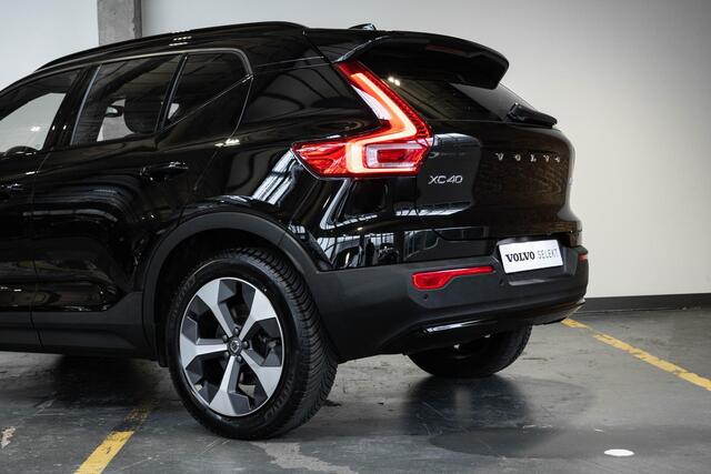 Volvo XC40 B4 Plus Dark | Trekhaak Semi-elektrisch | Adaptieve Cruise Control | Pilot Assist | Verwarmbare voorstoelen | Verwarmbaar stuurwiel | Blind Spot Information System | Verwarmbare voorruit | Parkeercamera | Parkeersensoren voor + achter |