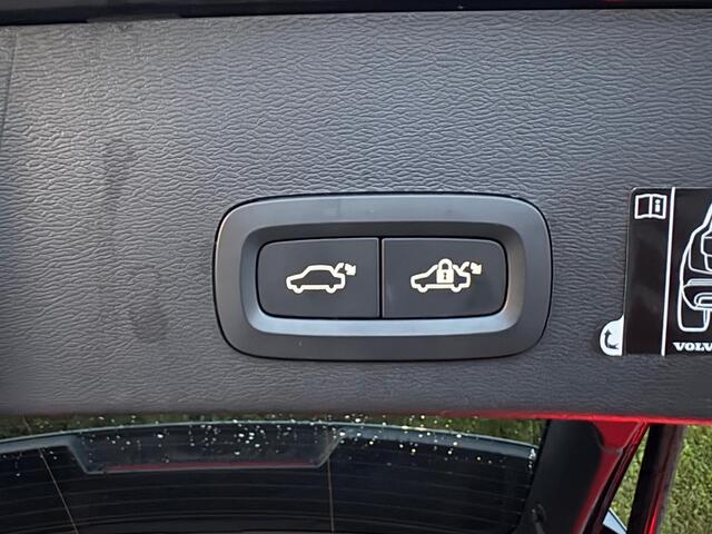 Volvo XC40 T5 Recharge R-Design | Panoramadak | Trekhaak | Stoel/Stuur Verwarming |