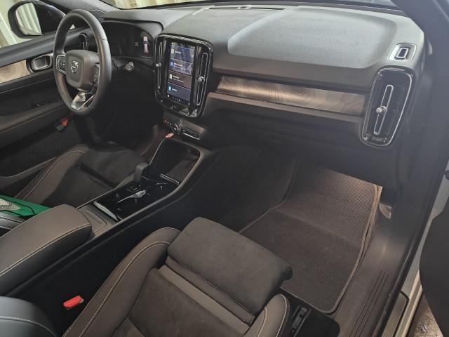 Volvo XC40 Single Motor Extended Range Plus 82 kWh | Adaptieve cruise control | Stoel- en stuurverwarming | Nubuck Interieur | Warmtepomp | 20 inch velgen | Camera |