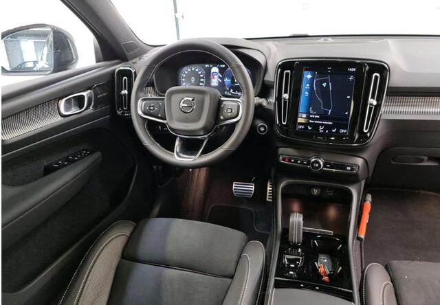 Volvo XC40 1.5 T5 Recharge 262 pk R-Design Navi Trekhaak Panoramadak Pilot Assist ACC Harman Kardon 360 Camera Stoel + Stuur Verwarming Dab Getint Glas NL Auto Plug in Hybride
