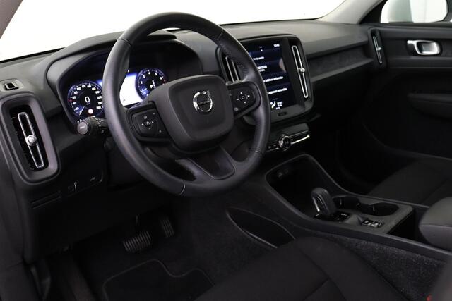 Volvo XC40 T2 AUT. MOMENTUM CORE -NAVI|CARPLAY|CRUISE|ELEK.ACHTERKLEP|VERW.VOORRUIT|AUTOMAAT