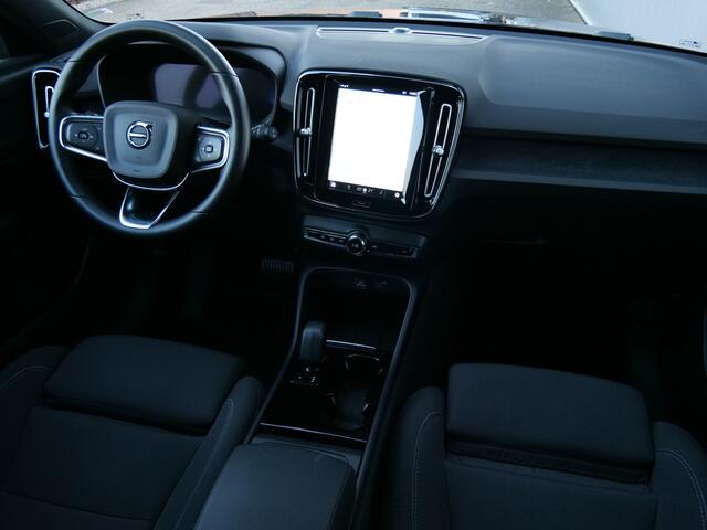 Volvo XC40 Recharge Core 69 Kwh 232 Pk Navigatie / Apple Carplay / DAB / Camera