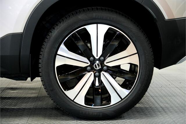 Volvo XC40 1.5 T4 Plug-in Hybrid 155kW/211pk DCT7 Ultimate FACELIFT! PANORAMADAK + HARMAN/KARDON + ADAPT.CRUISE + PILOT ASSIST + NAVI SENSUS + BLIS + LANE ASSIST + EL.STOELEN + STOEL-&STUURVERWARMING + 360 CAMERA + KEYLESS + PARKSENSOREN V&A + 19" LM-VELGEN!!