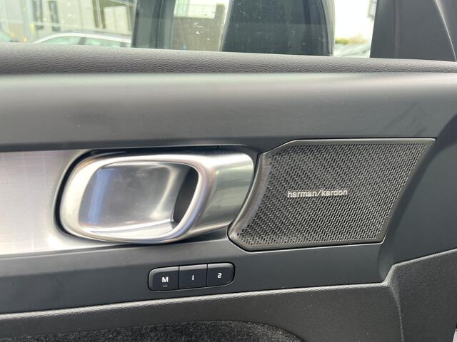 Volvo XC40 B4 Plus Dark