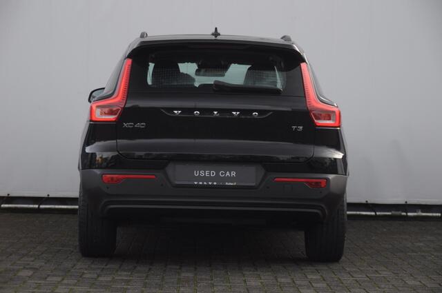 Volvo XC40 T3 163PK / Cruise control / Parkeersensoren met camera / Automatisch climate control / Bluetooth / Metallic lak / Lichtmetalen velgen