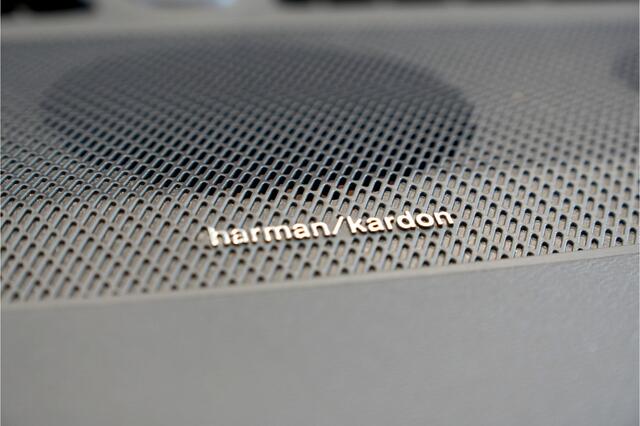 Volvo XC40 1.5 T4 Plug-in Hybrid 155kW/211pk DCT7 Plus Dark FACELIFT! PANORAMADAK + HARMAN/KARDON + CAMERA + CLIMA + CRUISE + NAVI SENSUS + LANE ASSIST + SPORTSTOELEN + KEYLESS ENTRY&GO + EL.ACHTERKLEP + PD-GLASS + PARKSENSOREN V&A + 18" LM-VELGEN!!