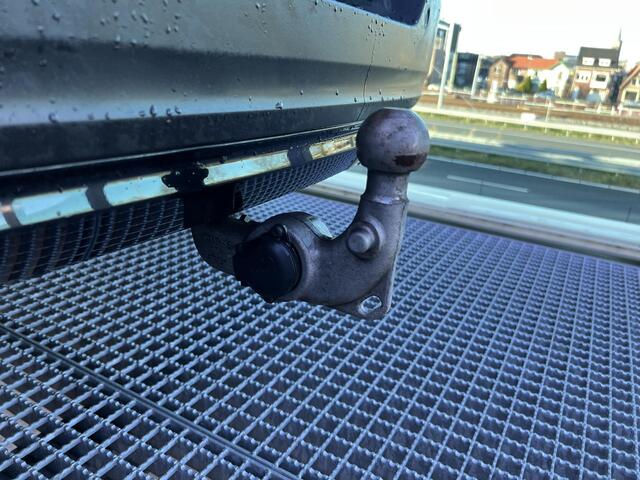 Volvo XC40 Recharge P8 AWD R-Design Automaat, Panoramadak, Trekhaak semi elektrisch inklapbaar, Stoel- en stuurverwarming, Zwart dak en zwarte grille, Leder, 360 graden parkeercamera, Harman Kardon audio