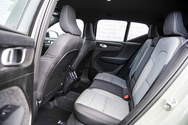 Volvo XC40 2.0 B4 Plus Dark | Trekhaak | Adaptive Cruise Control | Dode hoek detectie BLIS | Harman/Kardon audio | Elektrische stoelverstelling | Stoel- en stuurverwarming | Verwarmde Voorruit |