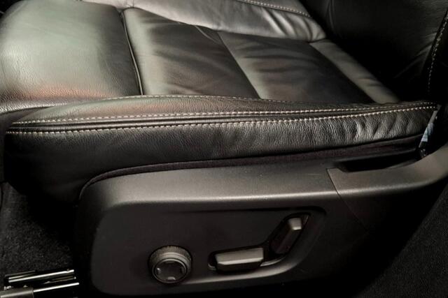 Volvo XC40 1.5 T4 155kW/211pk DCT7 Plug-in hybrid Ultimate Bright PANORAMADAK + HARMAN/KARDON + ADAPT.CRUISE + MATRIX LED + LANE ASSIST + NAPPALEDER + STOEL-&STUURVERWARMING + CAMERA + BLIS + EL.STOELEN + PARKSENSOREN V&A + 19" LM-VELGEN!!