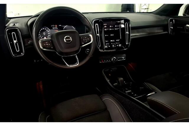Volvo XC40 1.5 T4 155kW/211pk DCT7 Plug-in hybrid Ultimate Bright PANORAMADAK + HARMAN/KARDON + EL.TREKHAAK + ADAPT.CRUISE + MATRIX LED + LANE ASSIST + LEER/ALCANTARA + STOEL-&STUURVERWARMING + CAMERA + BLIS + EL.STOELEN + PARKSENSOREN V&A + 19" LM-VELGEN!!