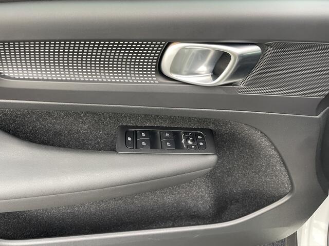 Volvo XC40 1.5 T5 Recharge R-Design Pano | D.hoek | Carplay