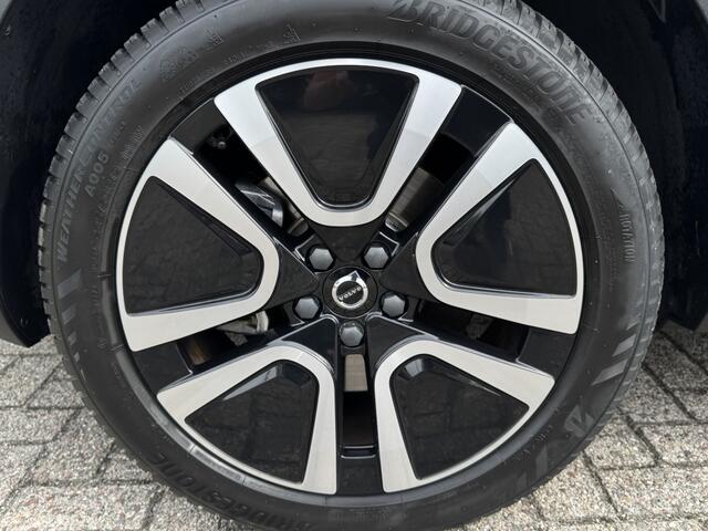 Volvo XC40 2.0 T4 Momentum | Trekhaak | CarPlay | Keyless | Leder