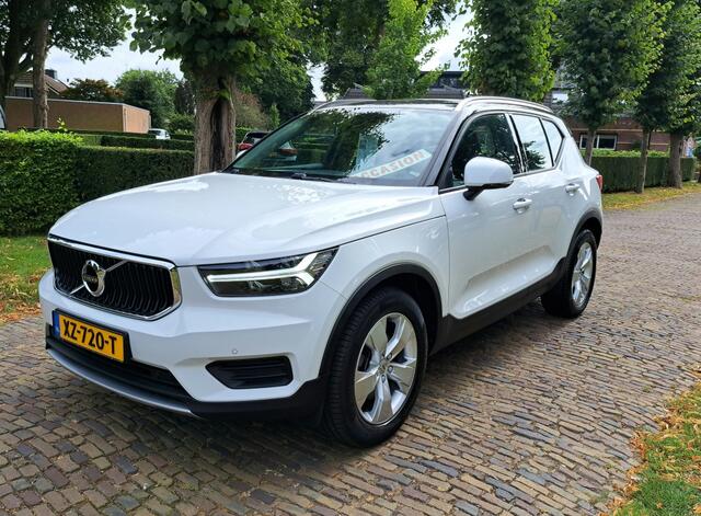 Volvo XC40 2.0 T4 Momentum