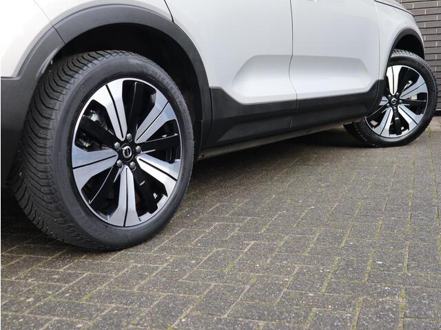 Volvo XC40 Recharge Twin Ultimate 78 kWh / Panoramadak / Stoelverwarming / Parkeersensoren voor+achter / Apple Carplay/Android Auto / 19 Inch / LED / Harman Kardon
