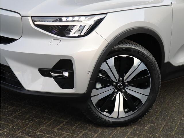 Volvo XC40 Recharge Twin Ultimate 78 kWh / Panoramadak / Stoelverwarming / Parkeersensoren voor+achter / Apple Carplay/Android Auto / 19 Inch / LED / Harman Kardon