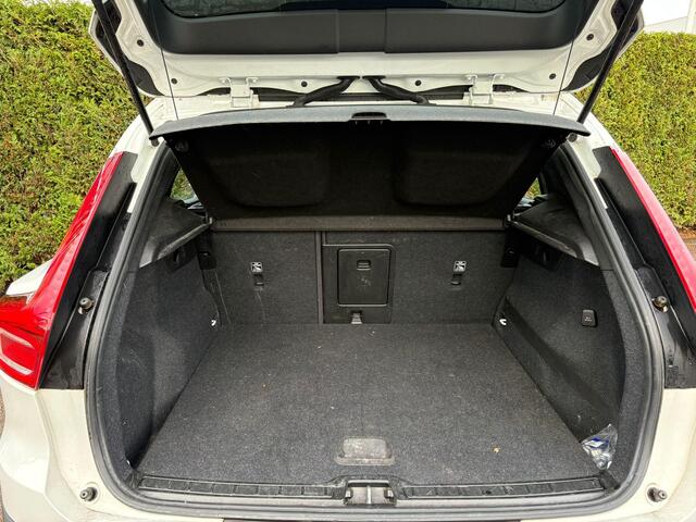 Volvo XC40 T4 Momentum | BLIS | Leder | H&K Audio