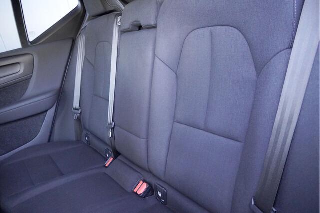 Volvo XC40 1.5 T2 Automaat! Momentum Core BJ2020 Lmv 19" | Led V+A | Pdc | Apple Carplay | Navi (Niet vrijgeschakeld) | Virtual cockpit | Climate control | Cruise control | Extra getint glas