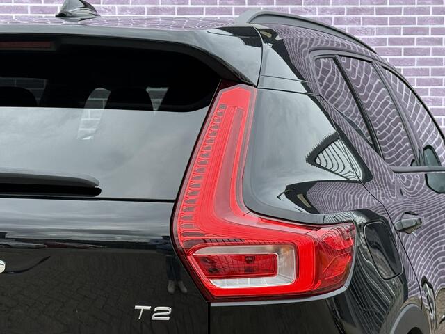 Volvo XC40 1.5 T2 Momentum Core VOORLOOP DE NEGRO | Camera | Parkeersensoren voor + Achter | Navigatie | On Call | Carplay | Regensensor |
