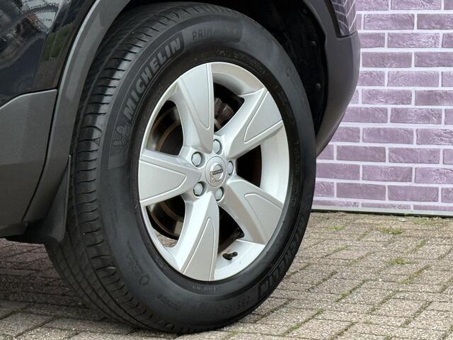 Volvo XC40 1.5 T2 Momentum Core VOORLOOP DE NEGRO | Camera | Parkeersensoren voor + Achter | Navigatie | On Call | Carplay | Regensensor |