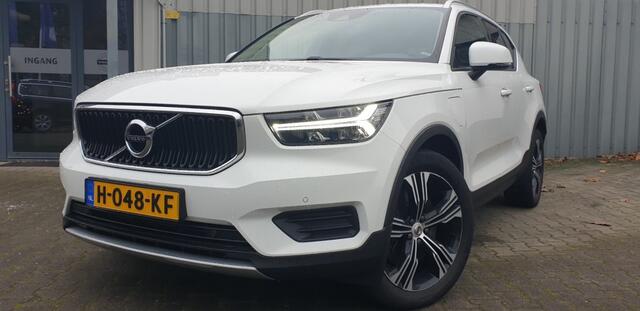 Volvo XC40 1.5 T5 TWIN ENGINE MOMENTUM PRO Panorama