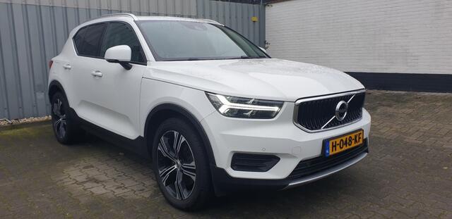 Volvo XC40 1.5 T5 TWIN ENGINE MOMENTUM PRO Panorama