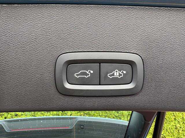 Volvo XC40 2.0 B4 Plus Dark | Elektrische stoelverstelling | Trekhaak | Harman/Kardon |