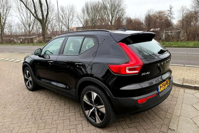 Volvo XC40 Recharge Twin Plis AWD 300kW/408pk Aut. R-Design SOH 92% ADAPT.CRUISE + EL.TREKHAAK + CAMERA + BLIS + PILOT ASSIST + GOOGLE DASHBOARD + LANE ASSIST + SPORTSTOELEN + STOEL-&STUURVERWARMING + PARKSENSOREN V&A + 19" LM-VELGEN!!