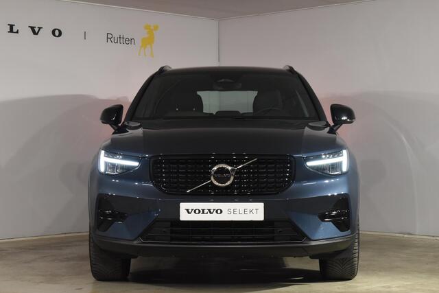 Volvo XC40 B4 211PK Automaat Plus Dark / Navigatie / Adaptive Cruise / Harman Kardon / Stuur- & Stoelverwarming / Elektrische achterklep / Achteruitrijcamera / Trekhaak / Elektrische stoelverst. met geheugen
