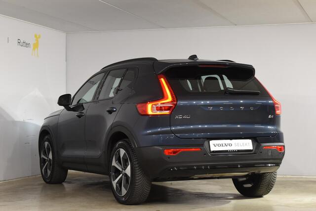 Volvo XC40 B4 211PK Automaat Plus Dark / Navigatie / Adaptive Cruise / Harman Kardon / Stuur- & Stoelverwarming / Elektrische achterklep / Achteruitrijcamera / Trekhaak / Elektrische stoelverst. met geheugen
