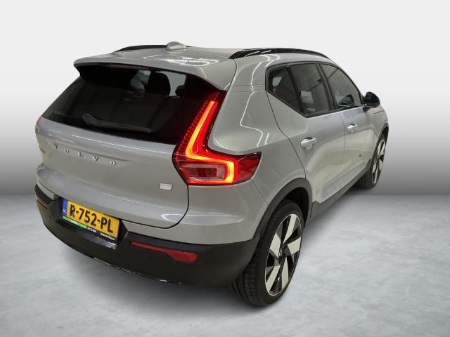 Volvo XC40 Recharge Plus 70 kWh | Adaptive Cruise Control | Dodehoek Detectie | Stoel en Stuurverwarming | 20" | Nubuck Bekleding |