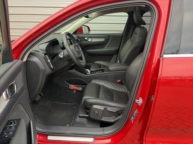 Volvo XC40 1.5 T4 Recharge Inscription / 19" Velgen / glazen panoramisch schuif-/kanteldak / Leder bekleding /