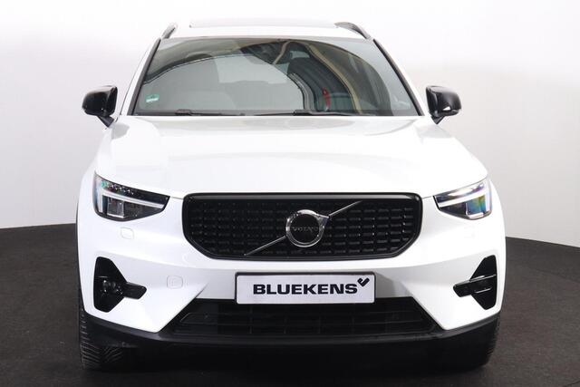 Volvo XC40 T5 Recharge Plus Dark - Panorama/schuifdak - IntelliSafe Assist - Harman/Kardon audio - Parkeercamera achter - Parkeersensoren voor & achter - Elektr. bedienb. voorstoelen met geheugen links - Draadloze tel. lader - Extra getint glas - 19' LMV