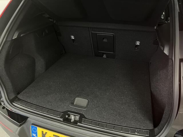 Volvo XC40 Recharge P8 AWD R-Design | 93% SOH | CAMERA | STOELVERWARMING | 1e-EIG. |