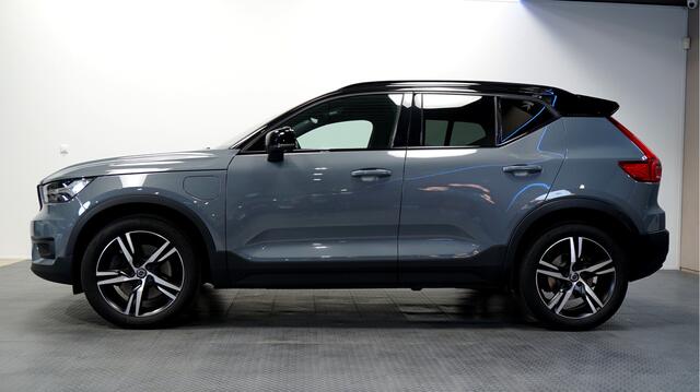 Volvo XC40 Volvo XC40 1.5 T5 Recharge 193kW/262pk DKG7 R-Design BI-TONE + PILOT ASSIST + KEYLESS ENTRY&GO + FULL LED HIGH BEAM + ADAPT.CRUISE + BLIS + LEER/ALCANTARA + STOEL-STUURVERWARMING + LANE ASSIST + CAMERA + PARKSENSOREN V&A + 19" LM-VELGEN!!