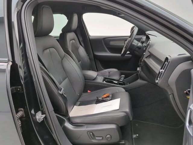 Volvo XC40 Recharge P8 AWD R-Design 1e Eigenaar | Volledig Onderh | BTW | NL-Auto | Trekhaak | Elek Stoel+memory | Elek Klep | Camera | Leder | 1 Kabel | Winterpack | Ad Cruise | Climate | Navi |