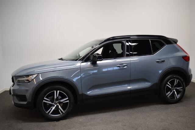 Volvo XC40 T3 163pk AUT8 R-Design Pano/ Harman Kardon/ Camera/ Stoelverw./ PDC v+a/ Donker glas