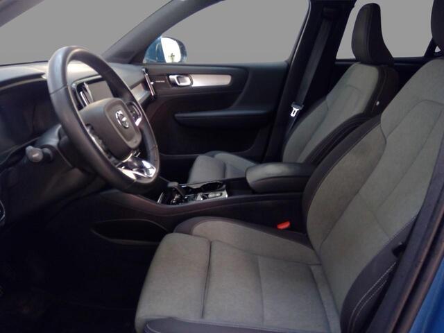 Volvo XC40 Plug-in Hybrid T5 Plus Bright | Facelift | Trekhaak | Adaptive cruise control | Harman Kardon audio | Navigatie | Elektrische stoelverstelling | Getint glas | Dode hoek detectie BLIS | LED koplampen |